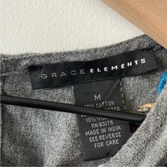 Grace Elements bell sleeve embroidered top. Size Medium - Picture 5 of 11